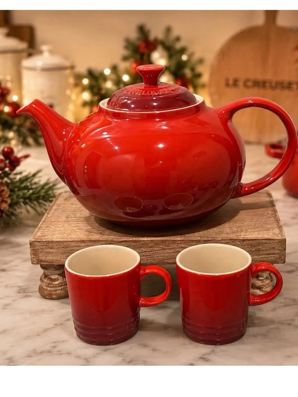 Le Creuset 1.3L Classic Teapot CERISE Stoneware & 2 100ml Espresso Mugs Glossy
